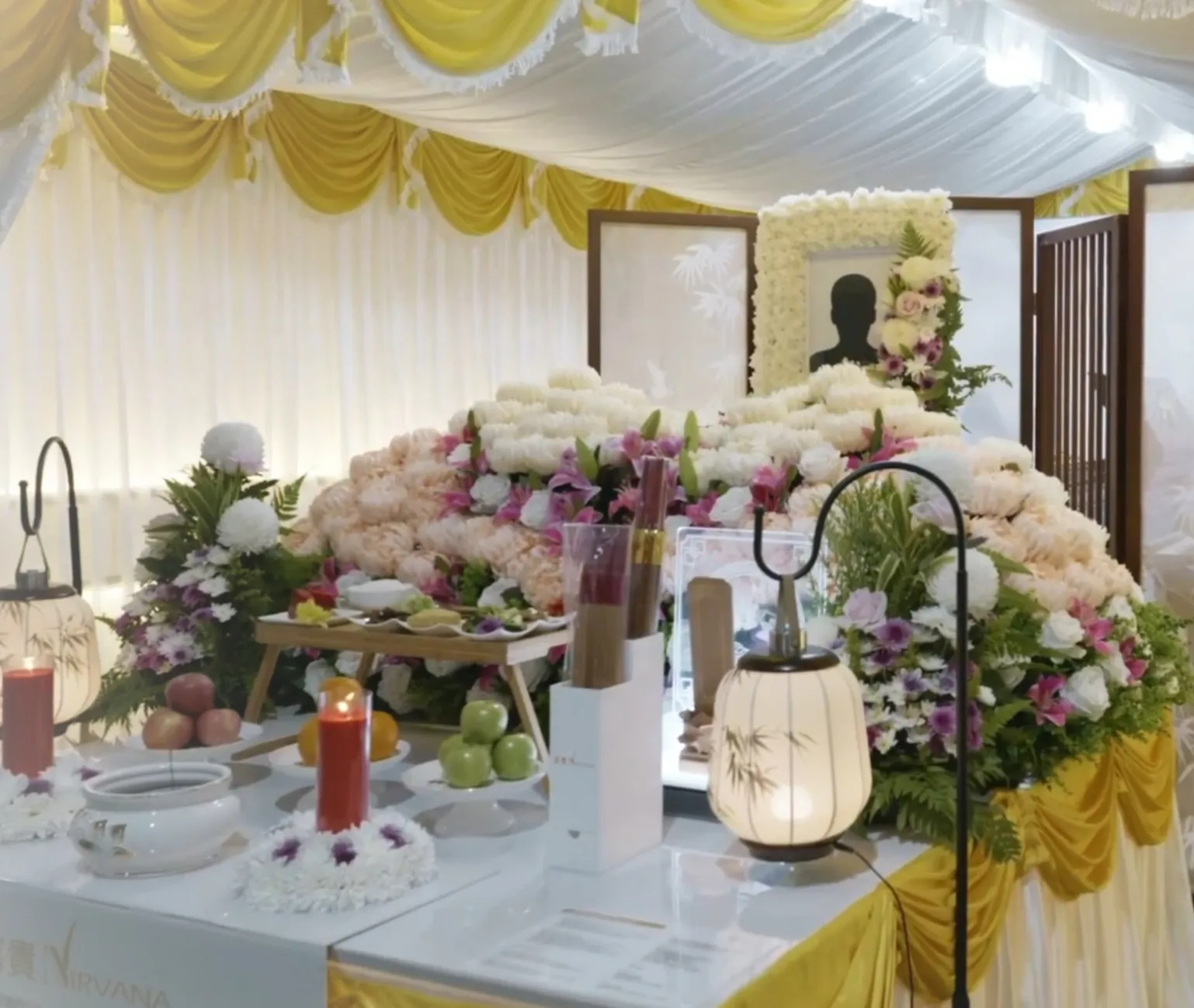 White flowers and lanterns arranged for a memorial farewell